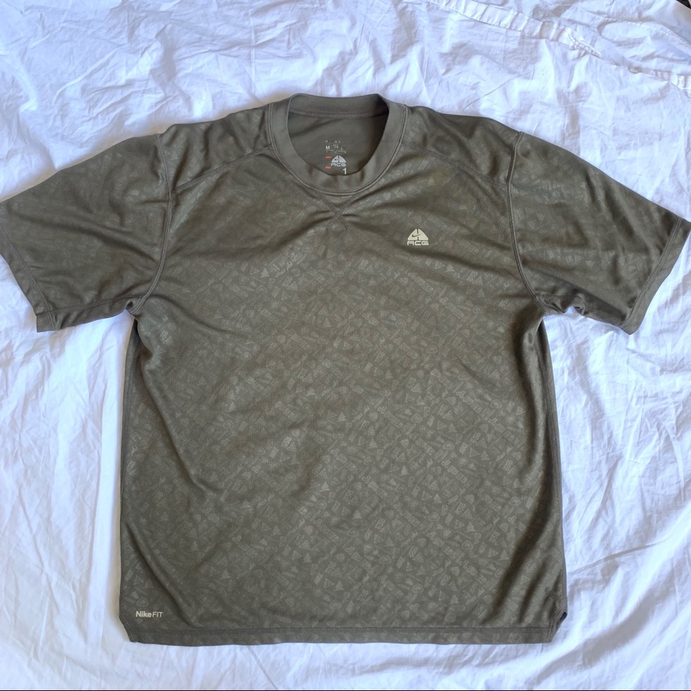 Men’s Nike ACG All Over Print Shirt Medium Used